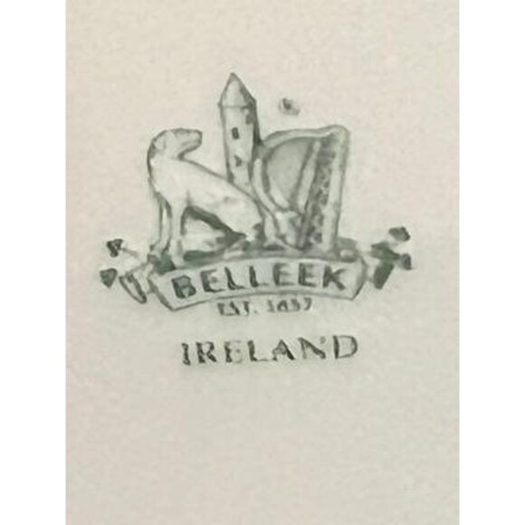 Vintage Beleek Shamrock Vase Made In Ireland - Picture 8 of 8